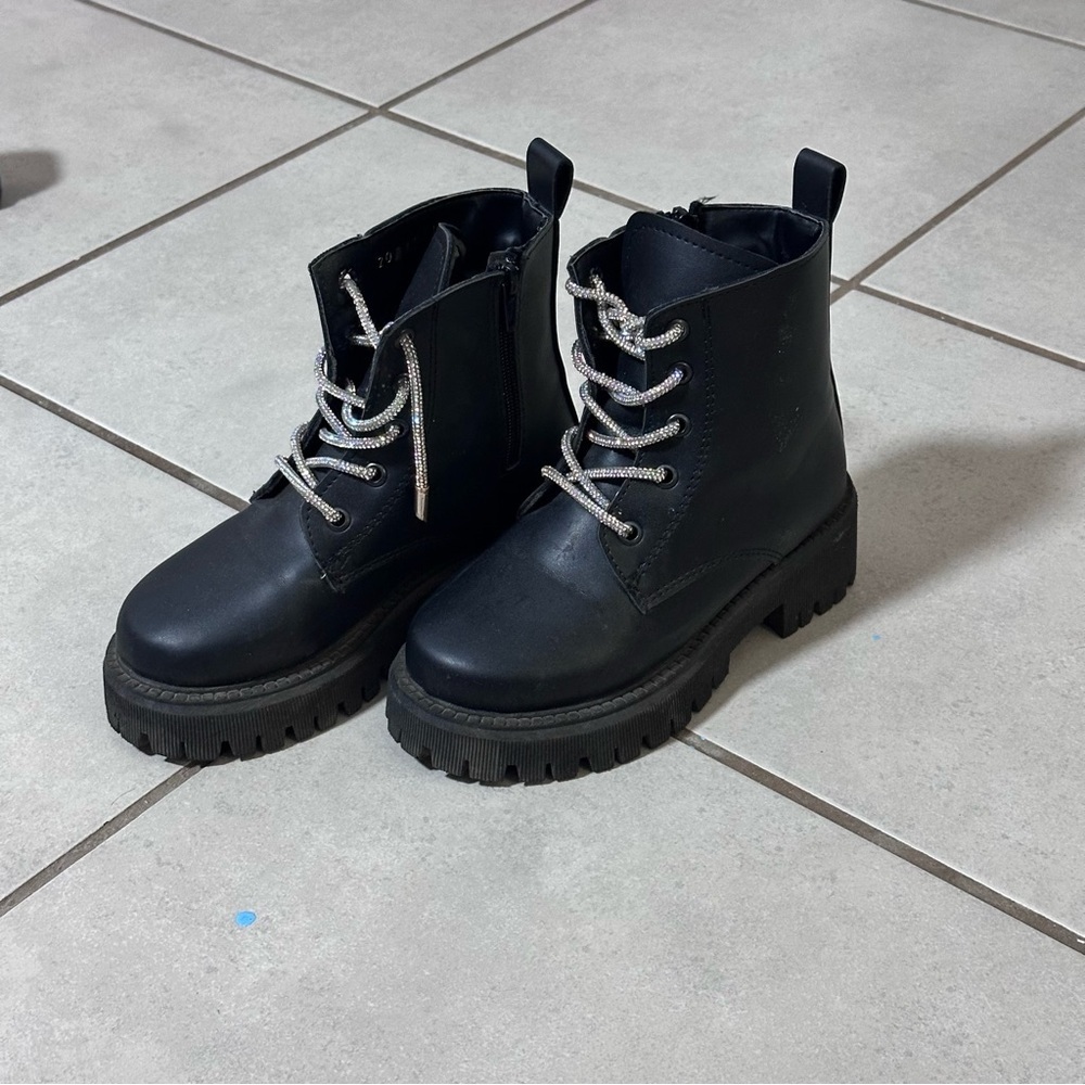 Girls Kids‎ Black Combat Boots Rhinestone Shoe Laces size 1.